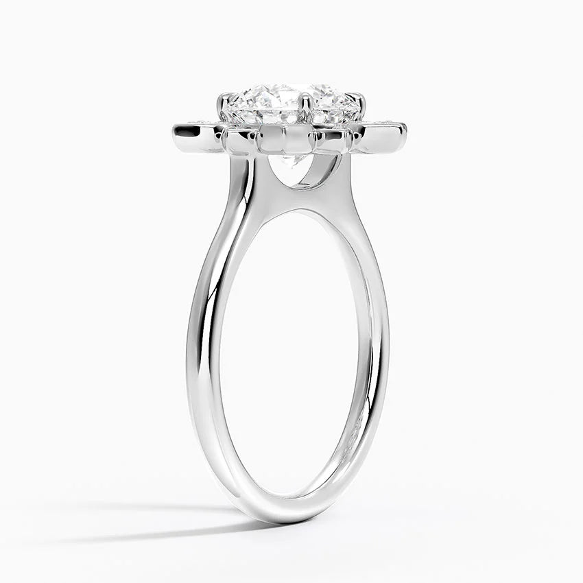 Liebe Vintage Accents (Round Side Stones) Lab Diamond Ring in 18K Gold - Round