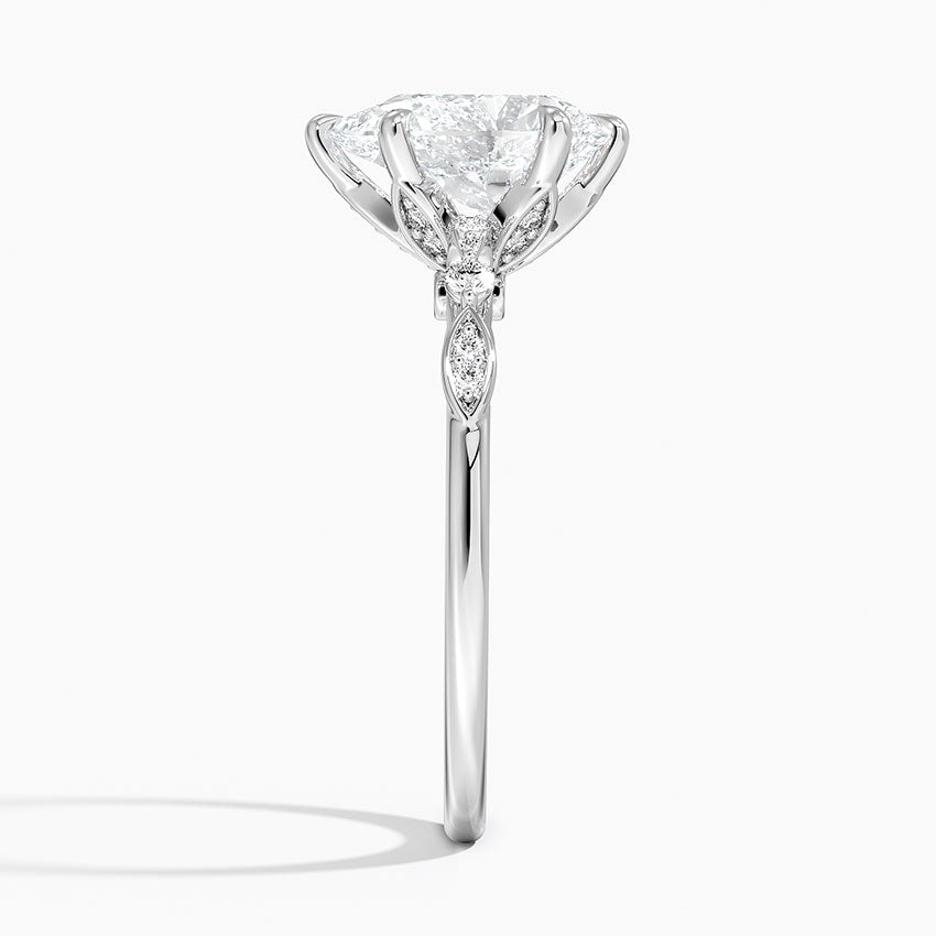 Poppy Accents (Round Side Stones) Lab Diamond Ring in 18K Gold - Pear