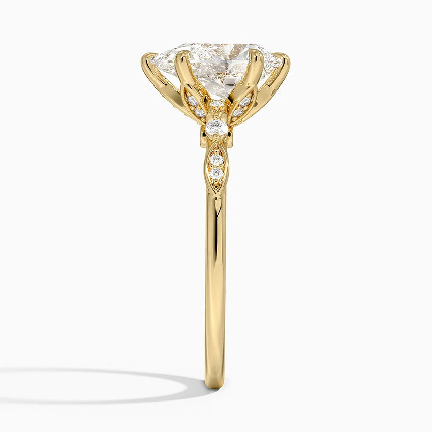 Poppy Accents (Round Side Stones) Lab Diamond Ring in 18K Gold - Pear