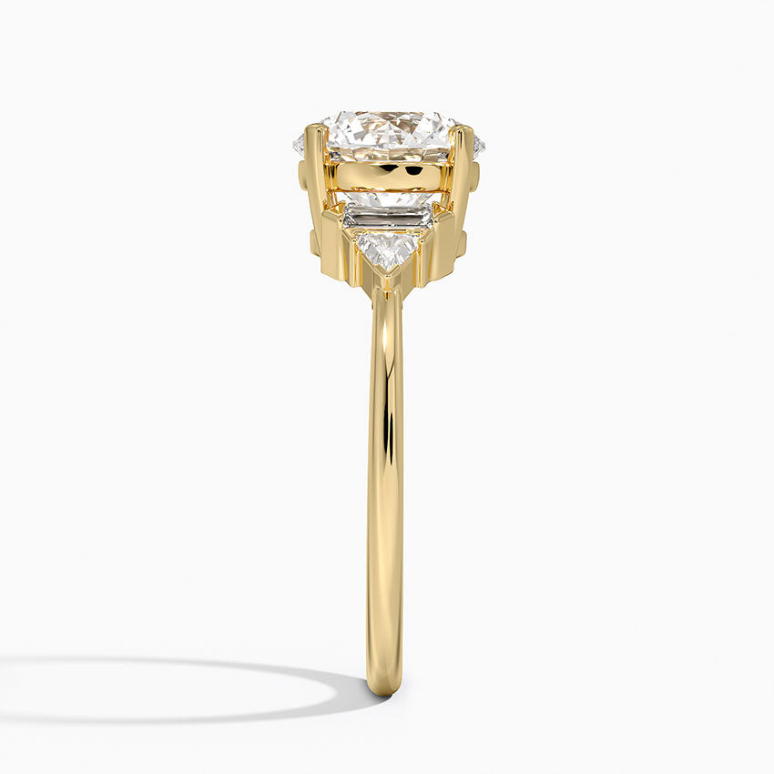 Violet Accents (Baguette and Trillion Side Stones) Round Lab Diamond Ring in Yellow Gold 18K - Round