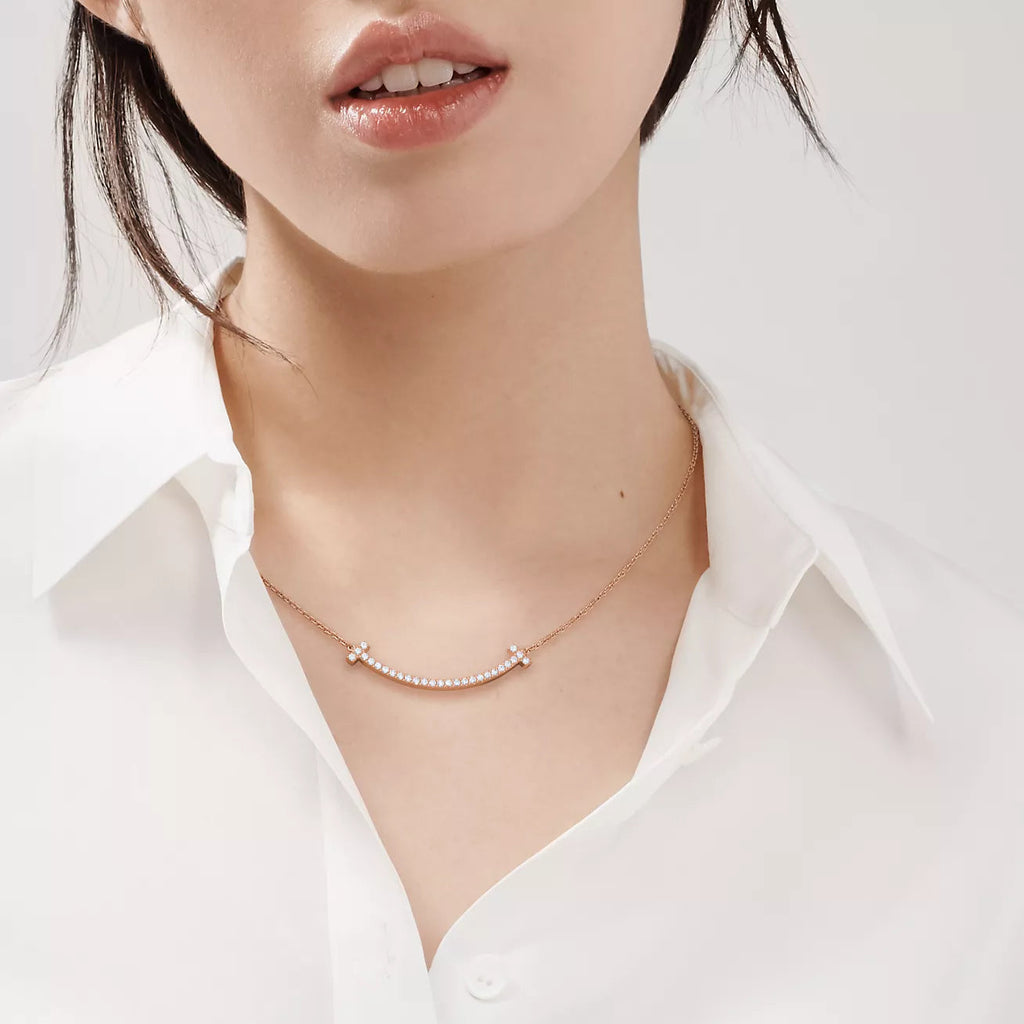 18K Solid Gold Medium Smile Necklace
