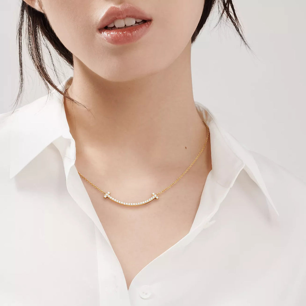 18K Solid Gold Medium Smile Necklace