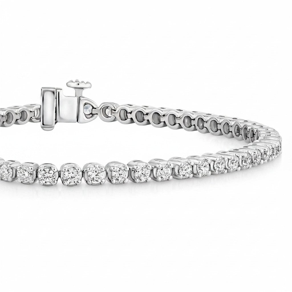 My Store 4 18K solid gold bracelet featuring round lab-grown diamonds in polished bezel settings on a white background