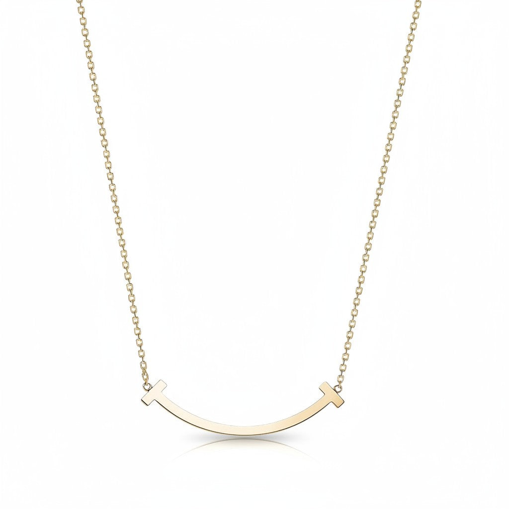 My Store 4 18K solid gold medium smile necklace with a curved minimalist design on a delicate chain