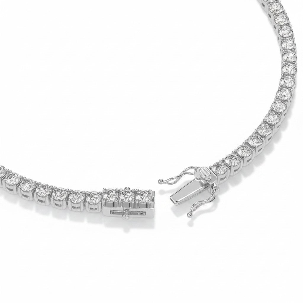 My Store 4 tennis bracelet in white gold with round brilliant diamonds and a secure box clasp closure.