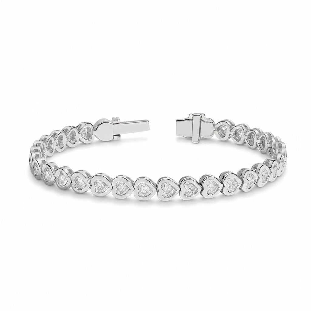 My Store 4 18K solid gold bracelet featuring heart-shaped lab-grown diamonds in polished bezel settings.