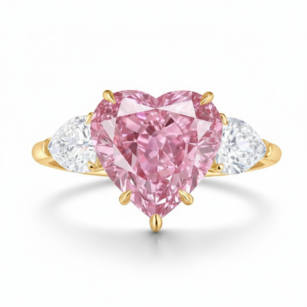 My Store 4 18K gold trilogy ring featuring a heart-cut pink lab-grown diamond flanked by two white side diamonds.