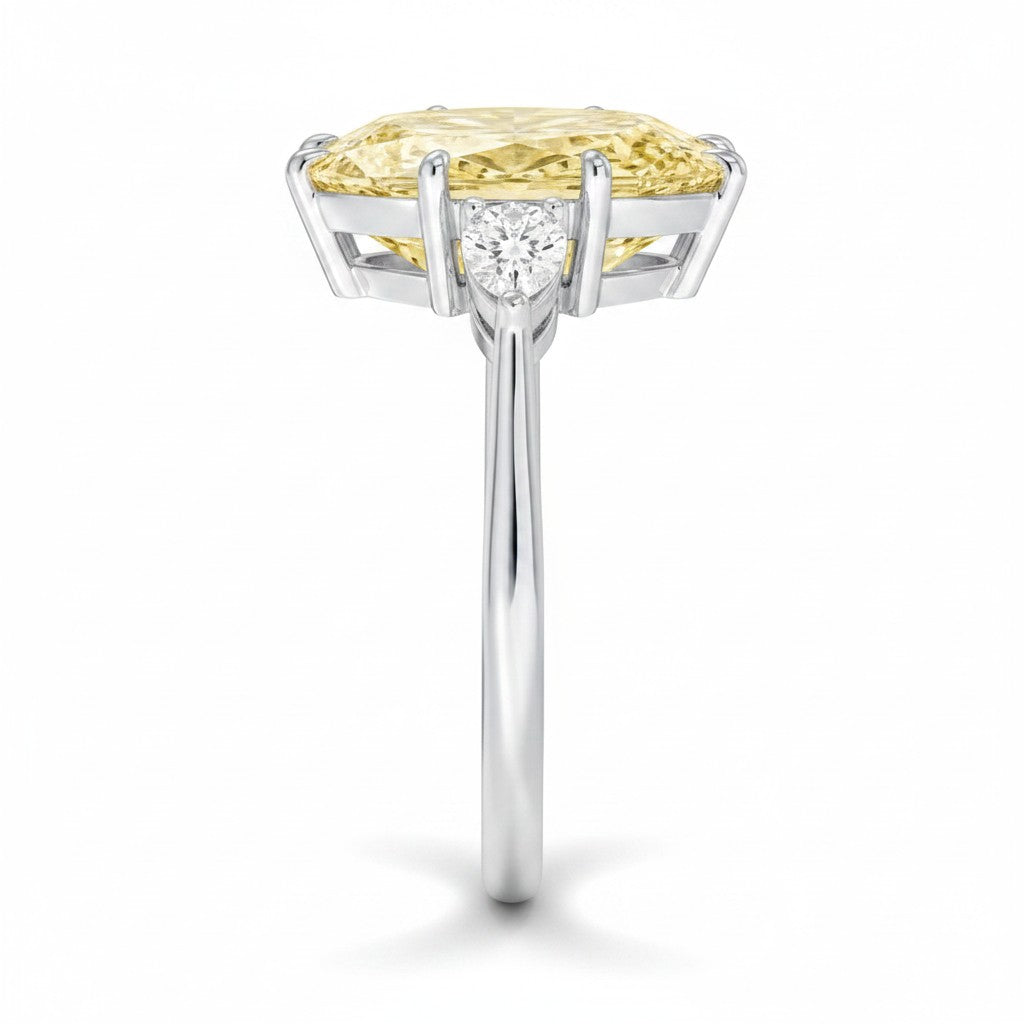 My Store 4 18K solid gold trilogy ring featuring a pear-cut fancy yellow diamond with side stones, side profile view.