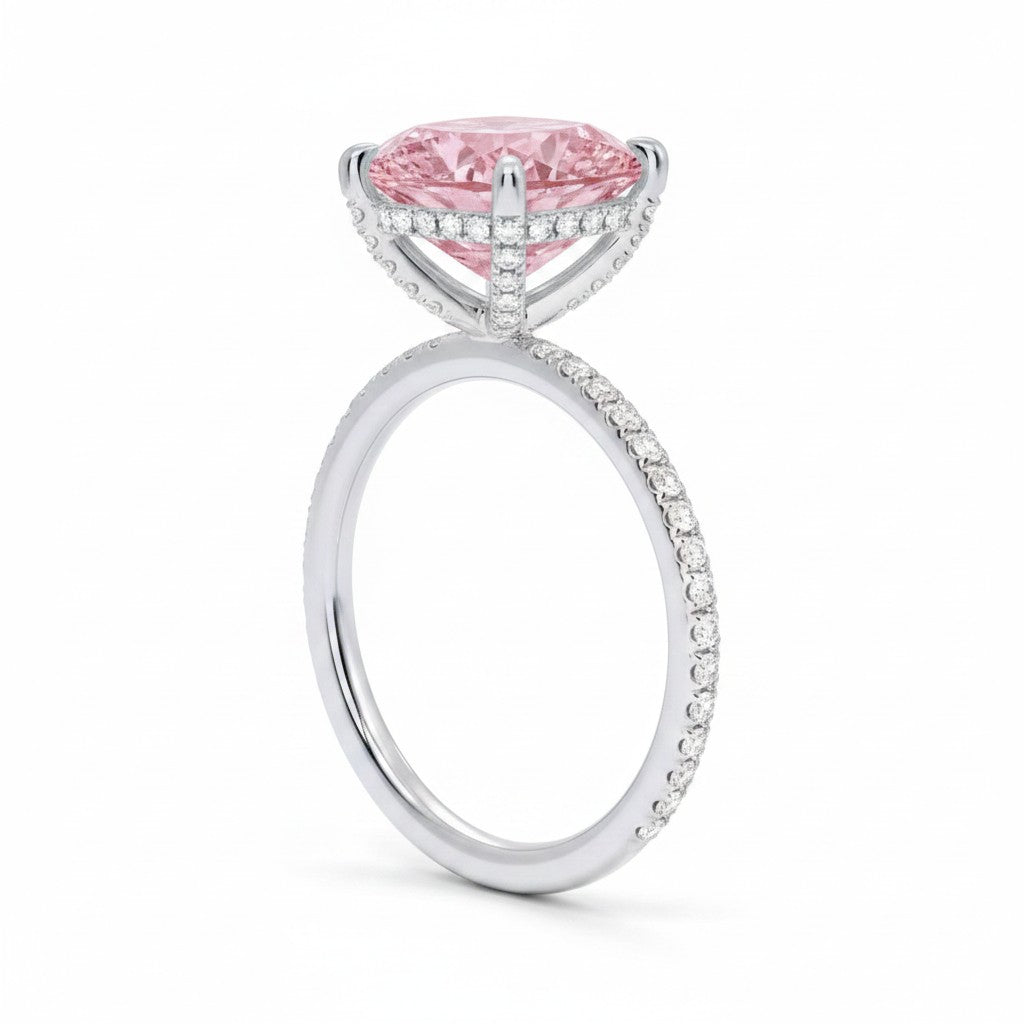 My Store 4 18K solid gold ring featuring a pink heart-cut lab-grown diamond with pavé-set diamond accents.