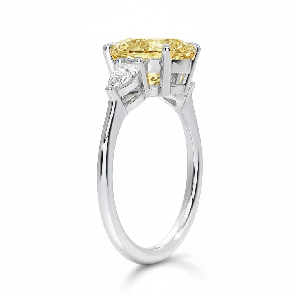 My Store 4 18K solid gold trilogy ring featuring a pear-cut lab-grown diamond with pear side stones